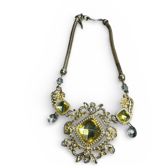 Elegant Gold and Yellow Jewelry Set - Picture 2 of 5